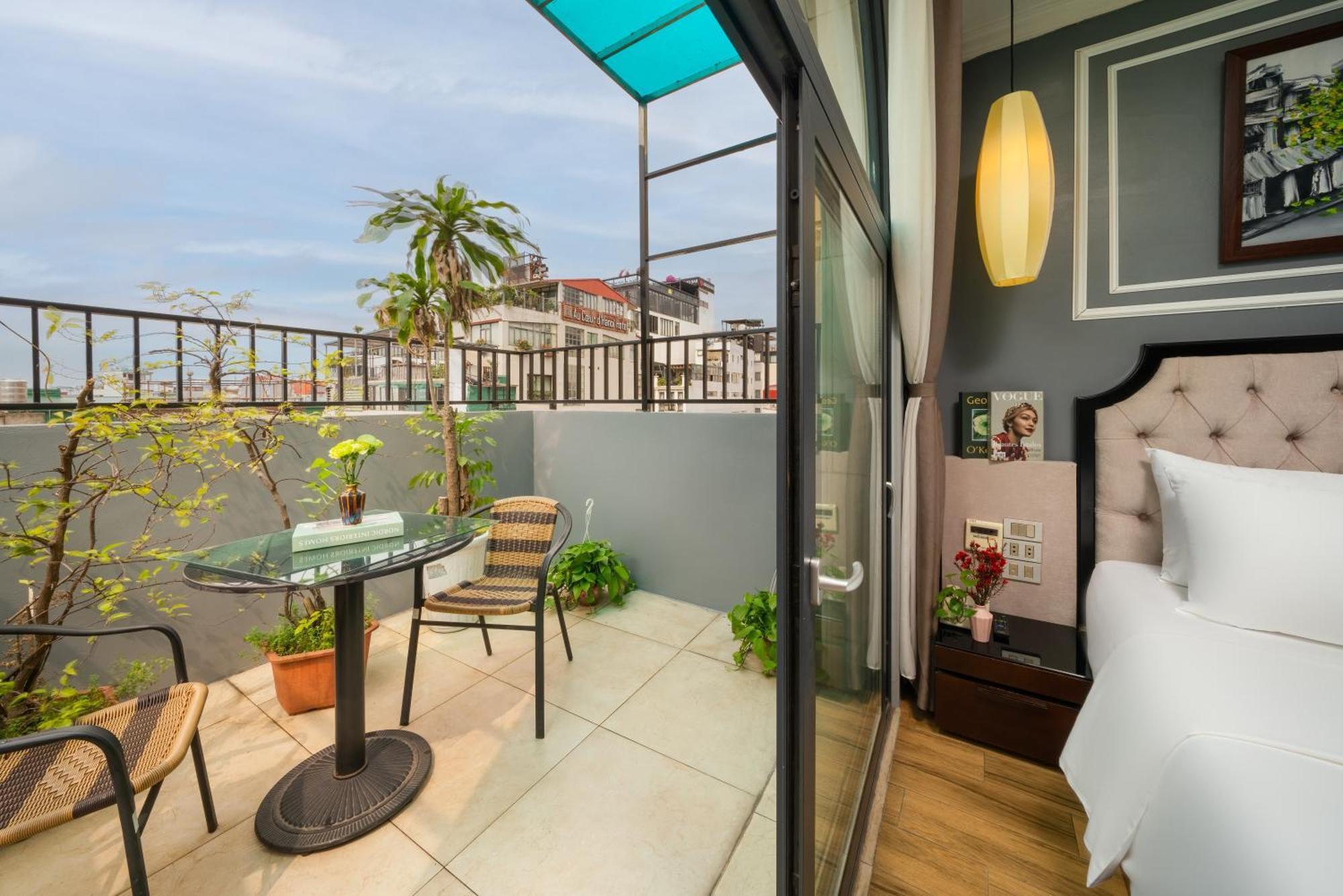 Отель Bella Premier & Rooftop Skybar
