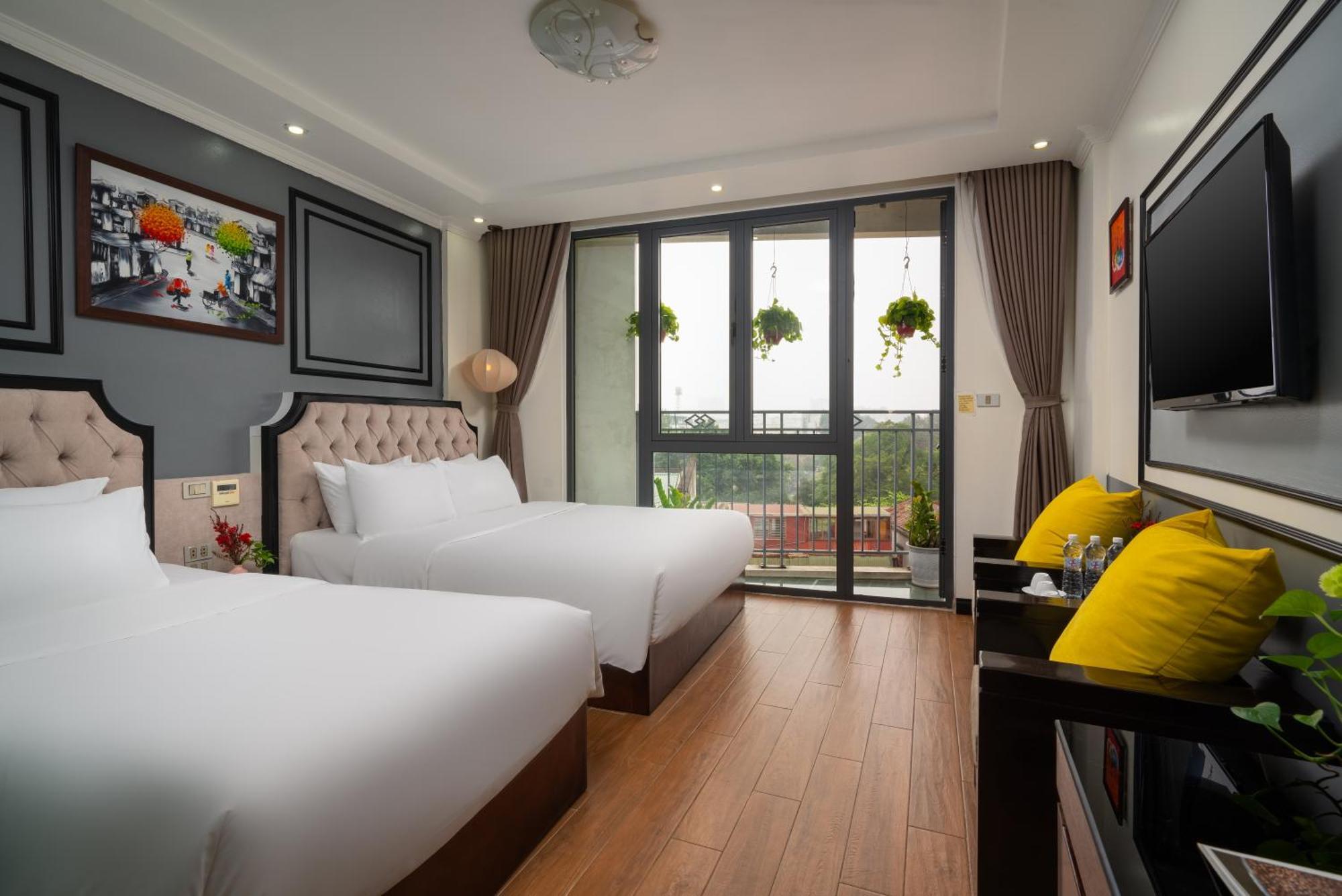Отель Bella Premier & Rooftop Skybar 4*