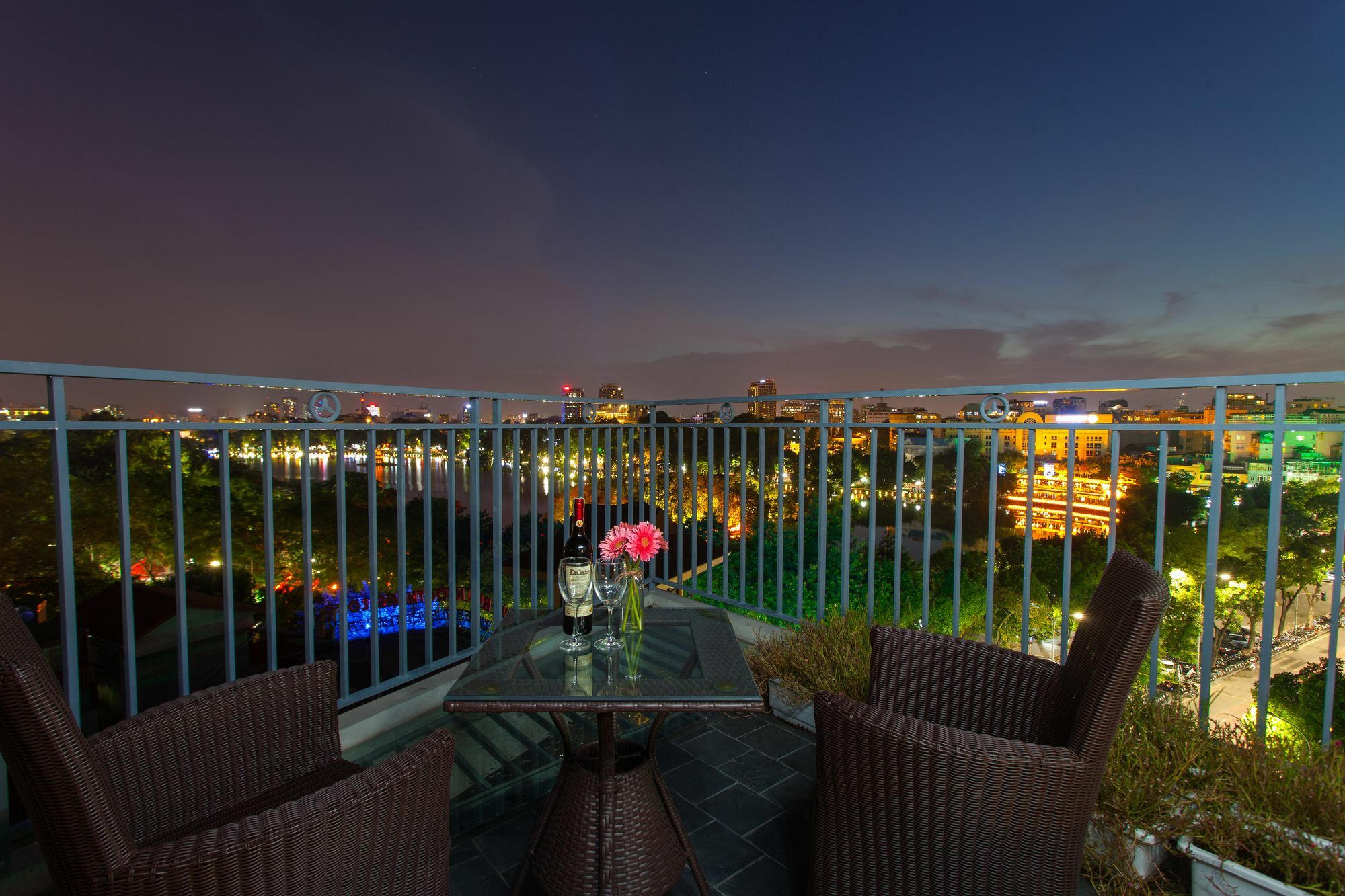 Bella Premier & Rooftop Skybar 4*