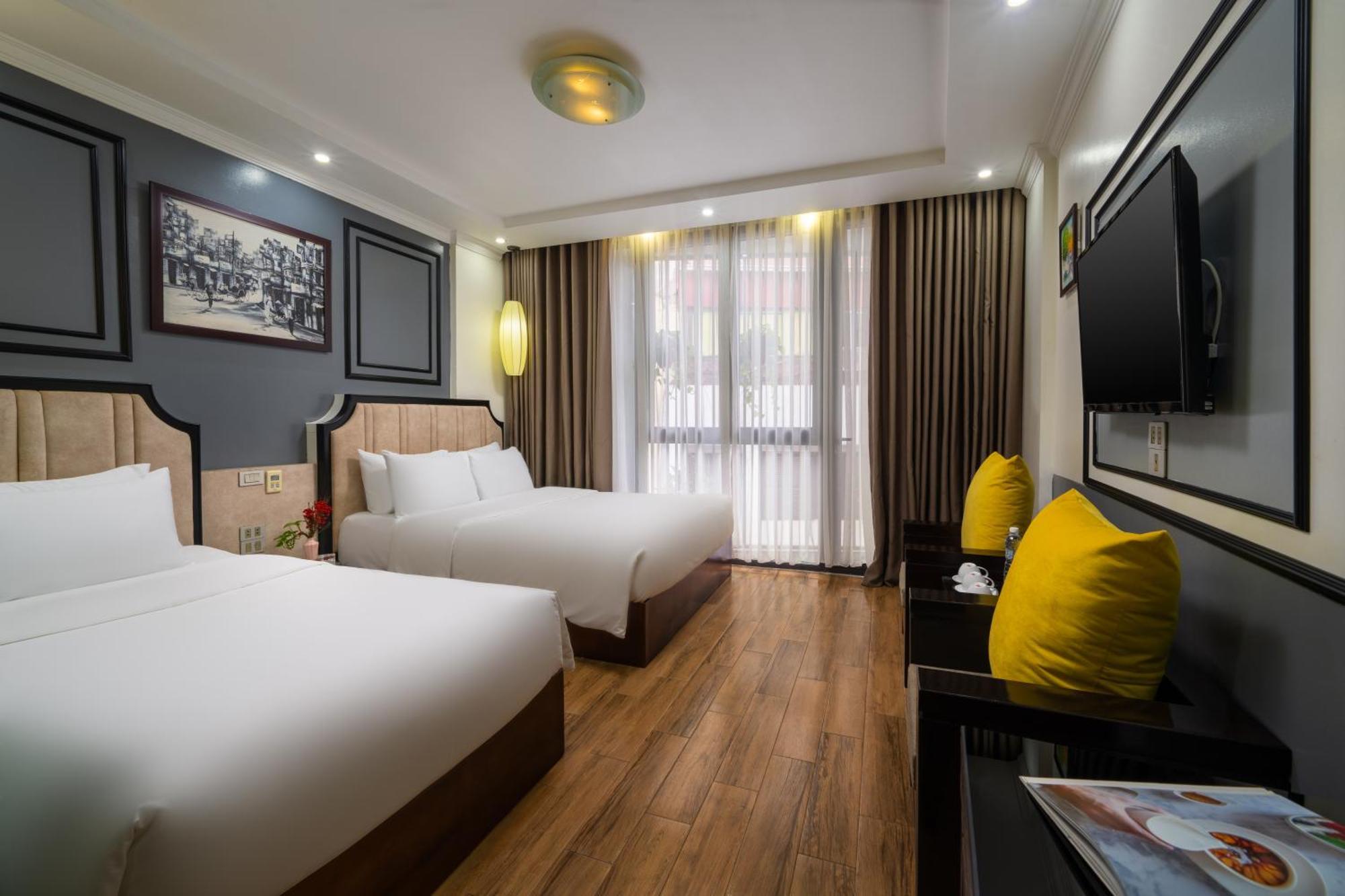 Bella Premier & Rooftop Skybar 4*